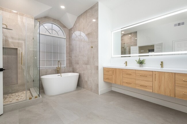 Building Photo - 2325 Flanders Ln