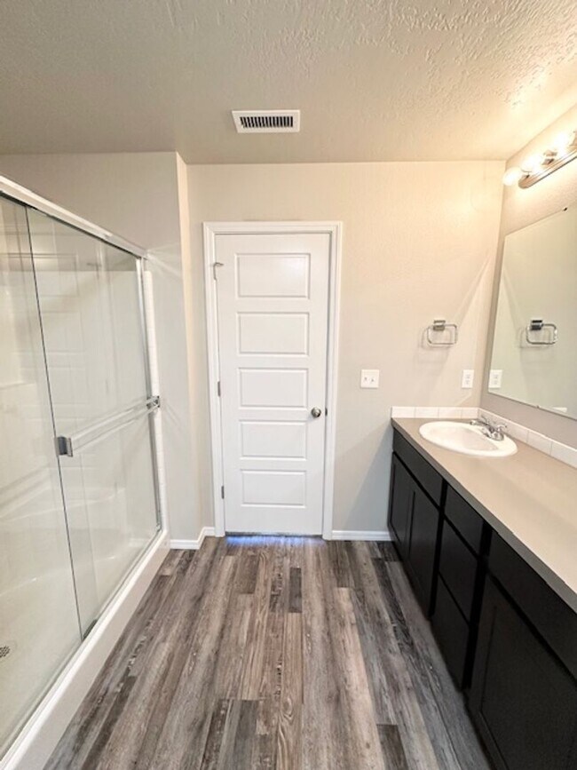 Building Photo - $500.00 MOVE IN CREDIT! Stunning Modern Home in Desirable Star, Idaho