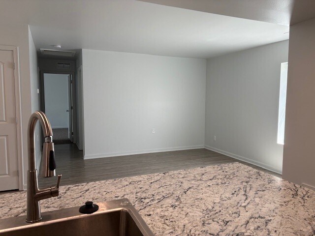 Building Photo - 100 Candlelight Way