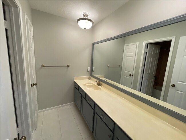Building Photo - 7110 Pembrough Ln