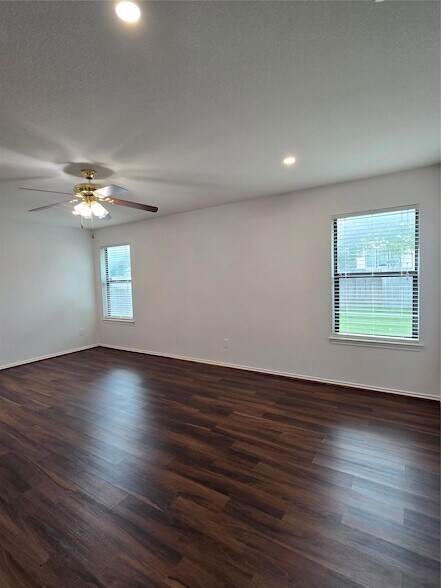 Building Photo - 1124 Hyde Park Dr