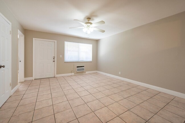 Building Photo - 1108 NW 5th Ave