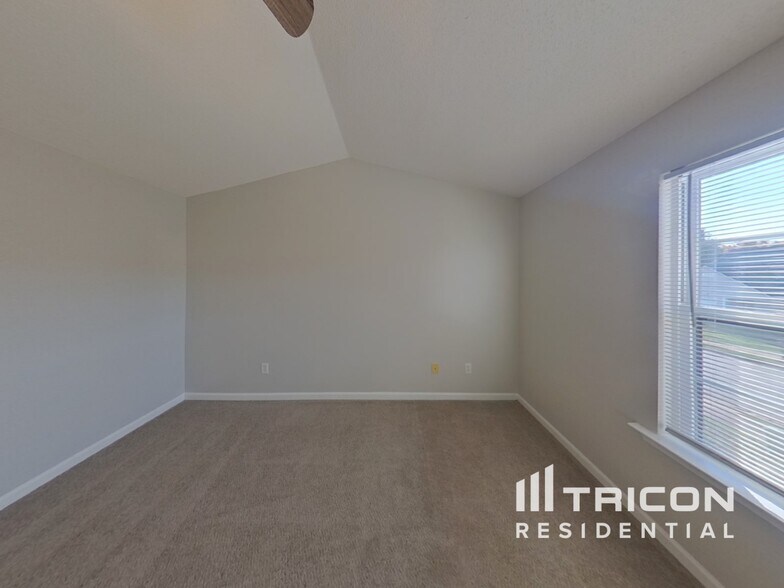Building Photo - 420 Kara Ln