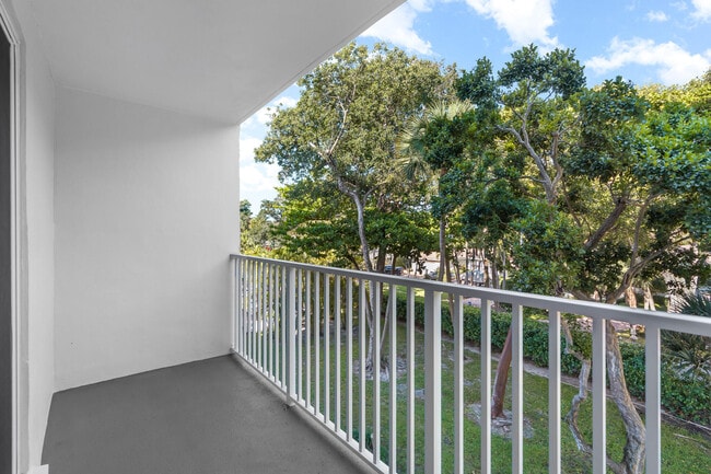Building Photo - 950 Ponce De Leon Rd