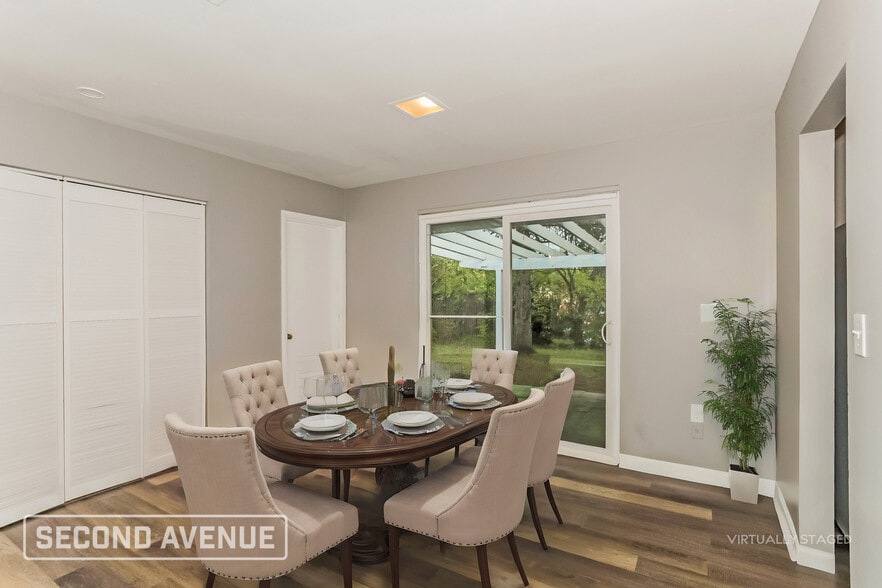 Building Photo - 940 Hollytree Dr