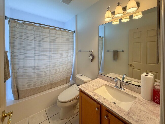 Building Photo - 4BR/2BA POOL home in NW Gainesville!