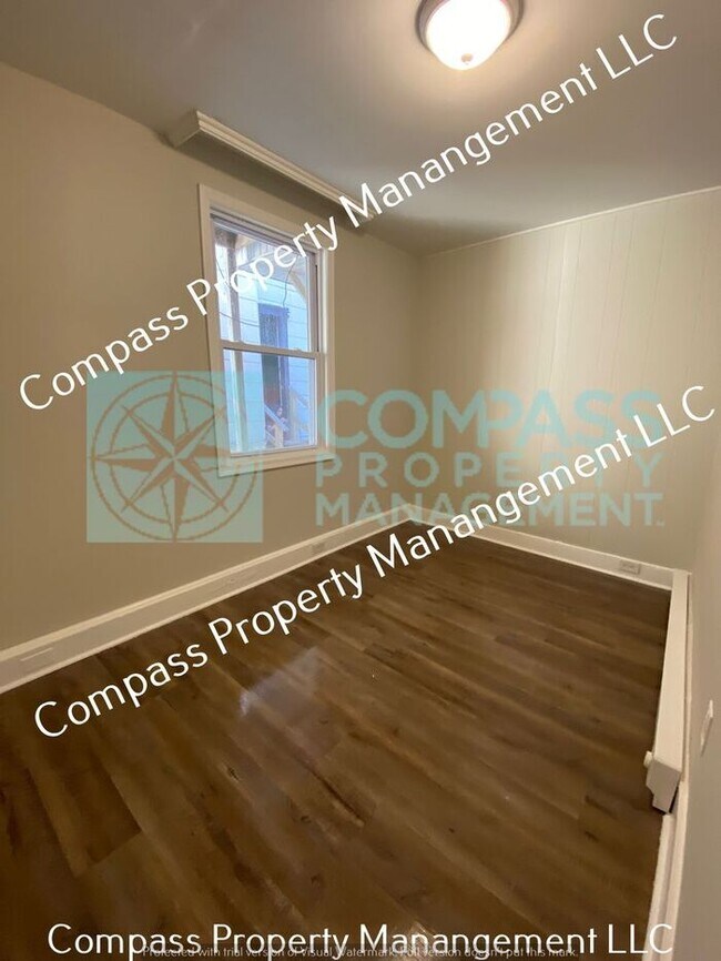 Building Photo - $1195 - 2 Bed, 1 Bath 1st Floor Apartment ...