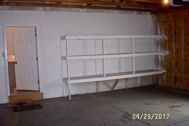 Building Photo - 523