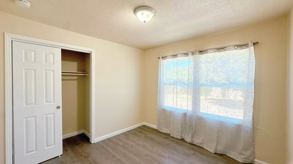 Building Photo - 215 Odessa Ave