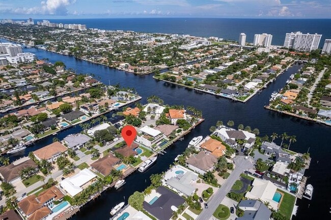 Building Photo - 3080 NE 43rd St