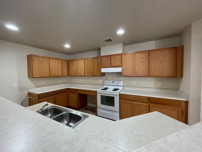 Building Photo - BEAUTIFUL 4 BR W/ MASTER DOWN*HARDWOOD FLOORING IN DINING/ENTRY, LIVING ROOM, MASTER BR AND MASTE...