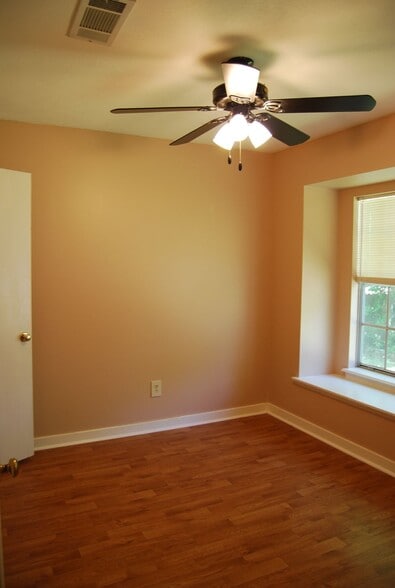 Building Photo - 304 Indian Summer Ln