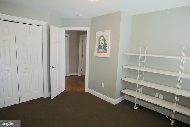 Building Photo - 4536 Fairfield Dr