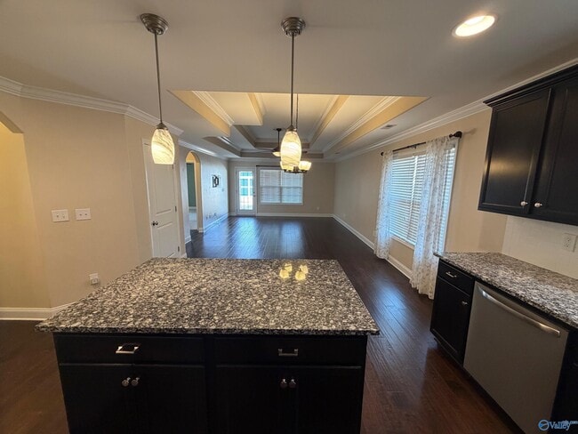 Building Photo - 8 Easy St