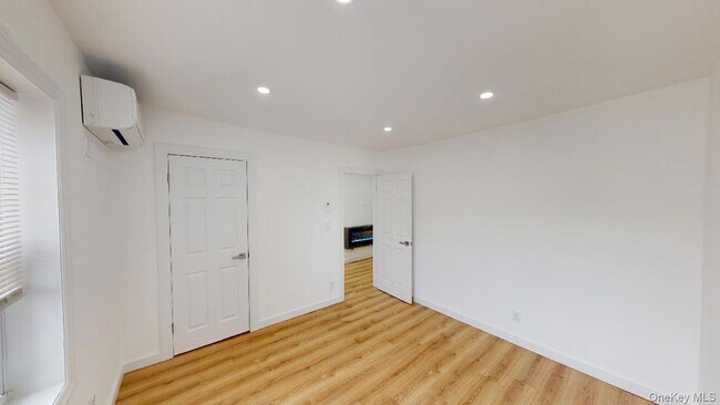 Building Photo - 85-13 68th Ave