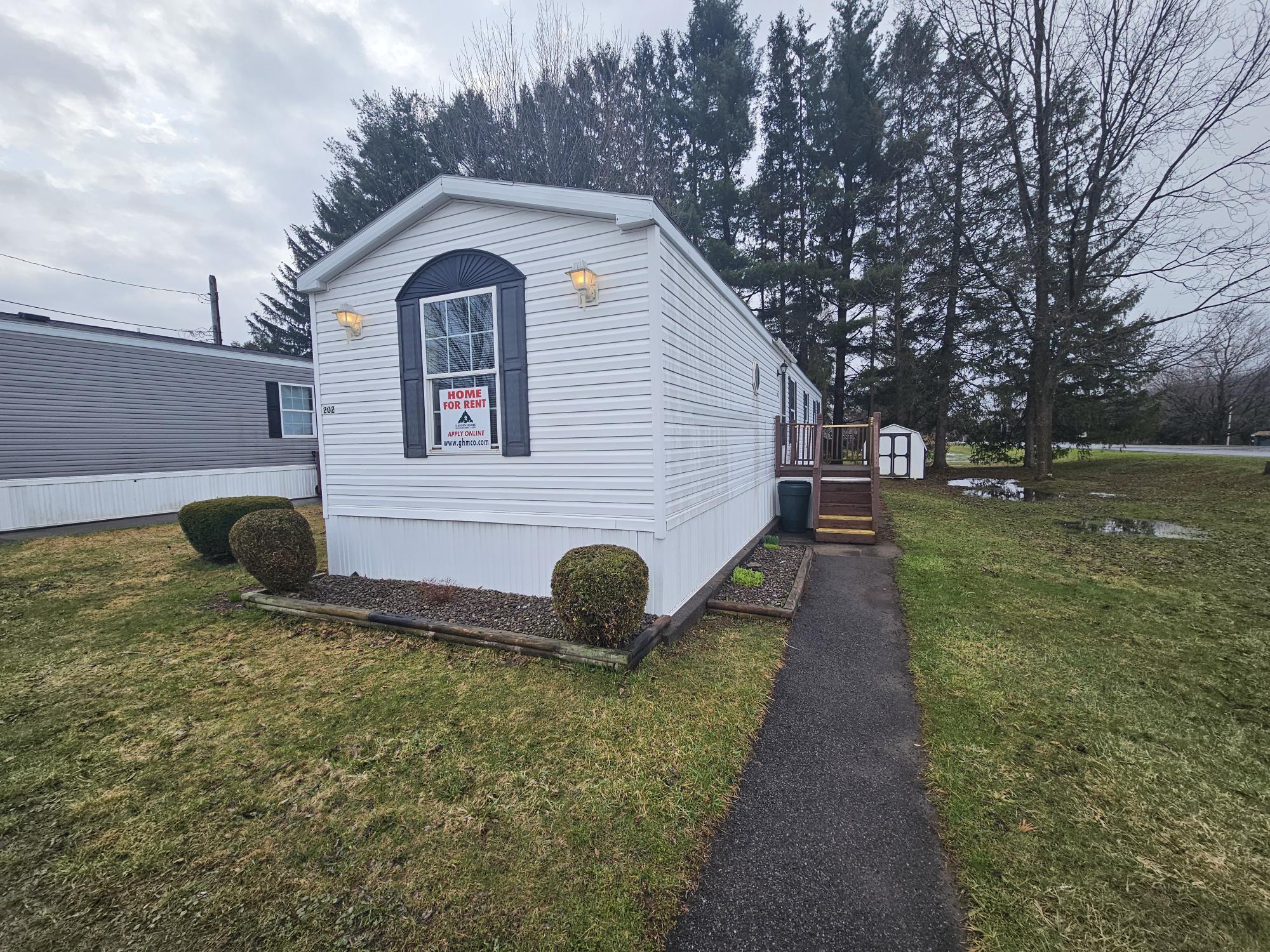 Building Photo - 202 Elm Ln