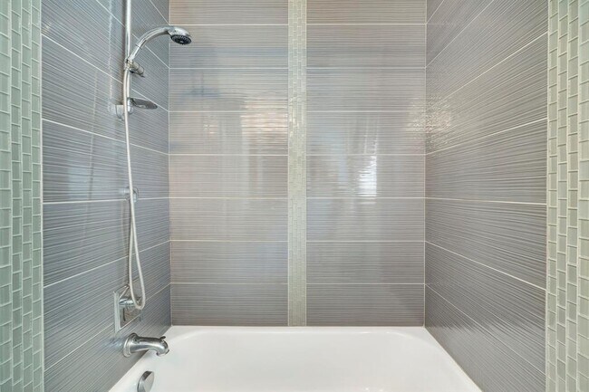 Building Photo - 2910 Freshmeadows Dr