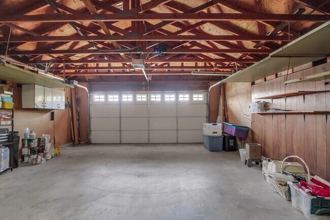 Building Photo - Single Story Oceanside Home Available July...