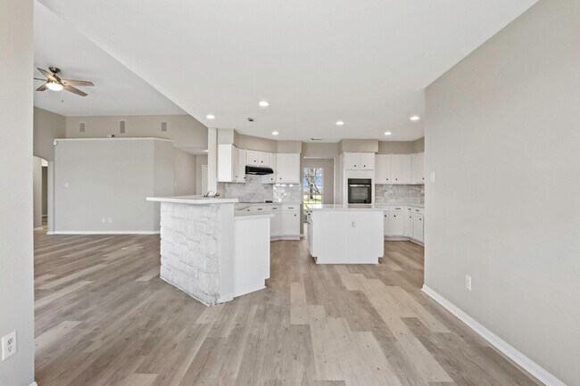 Building Photo - 2445 Woods Rd