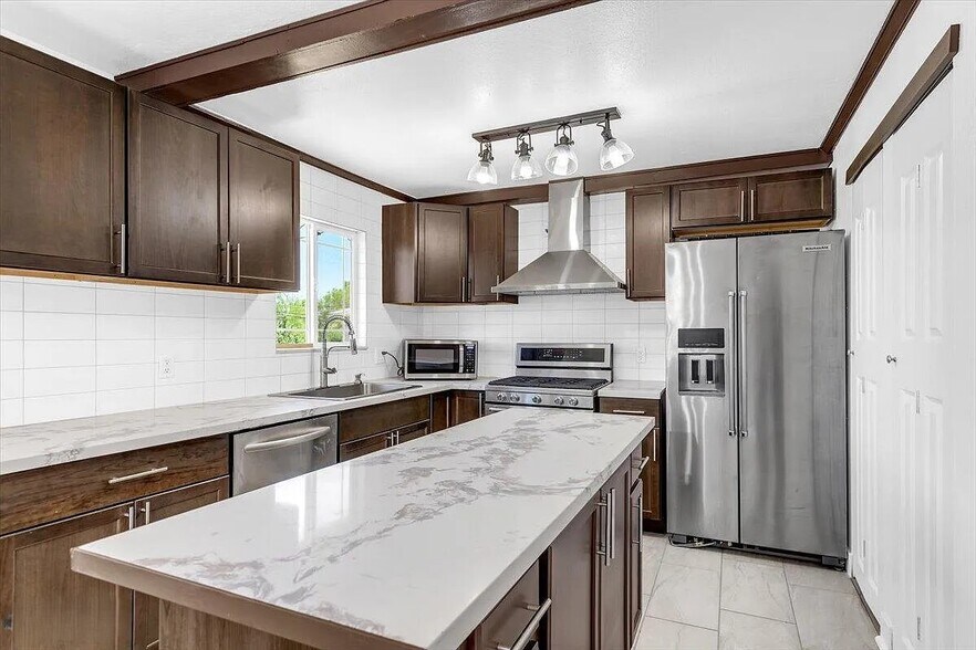 kitchen - 1340 Rayburn Dr