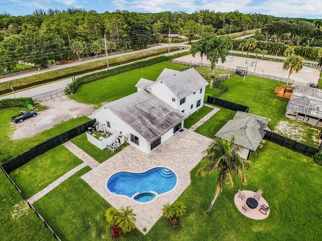 Building Photo - 1350 C Rd