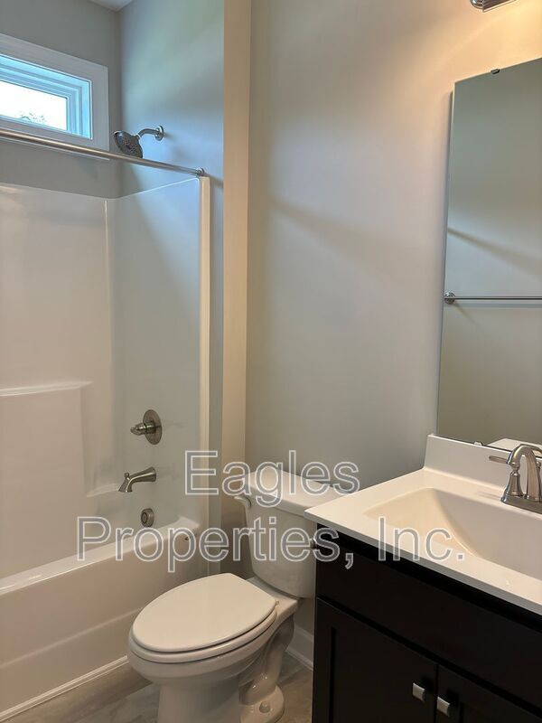 Building Photo - 106 Hawk Pl