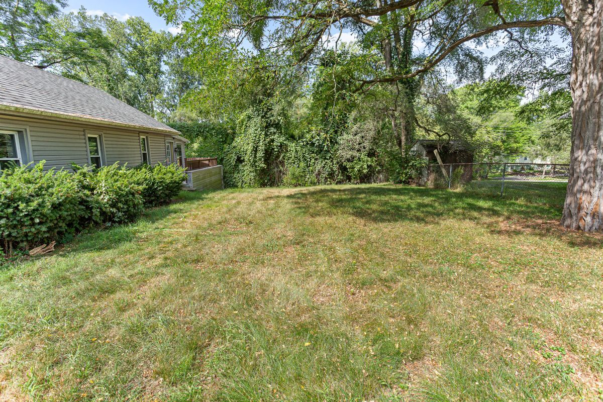 Building Photo - 2550 Loon Lake Rd