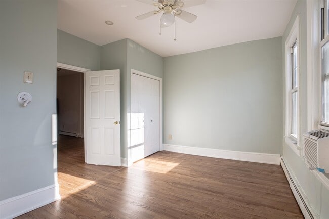 Primary Photo - 302 Park Ave