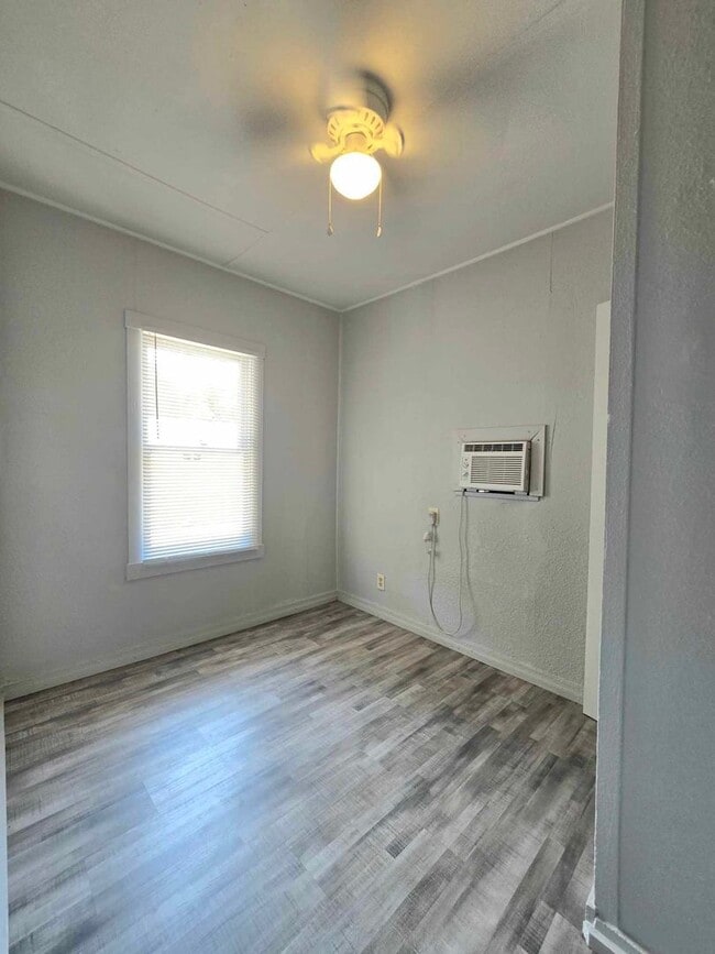 Building Photo - 2 Bed / 1 Bath Home for RENT!
