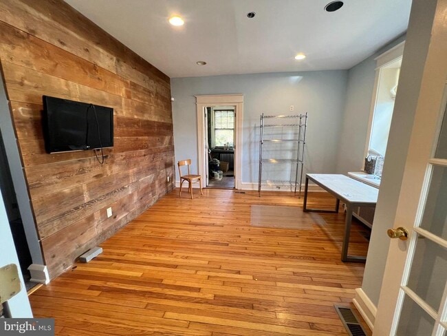 Building Photo - 7630 Cheltenham Ave