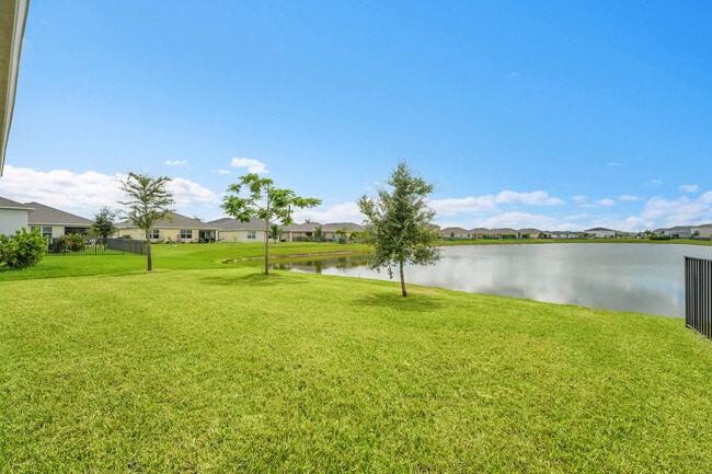 Building Photo - 10692 SW Vasari Way