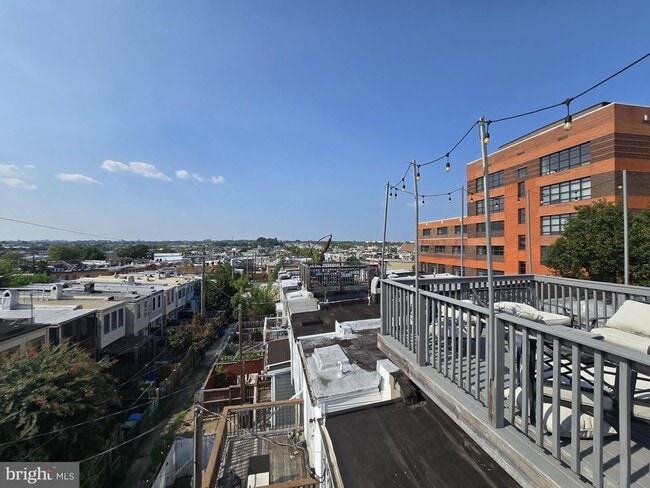 Building Photo - 128 S Ellwood Ave