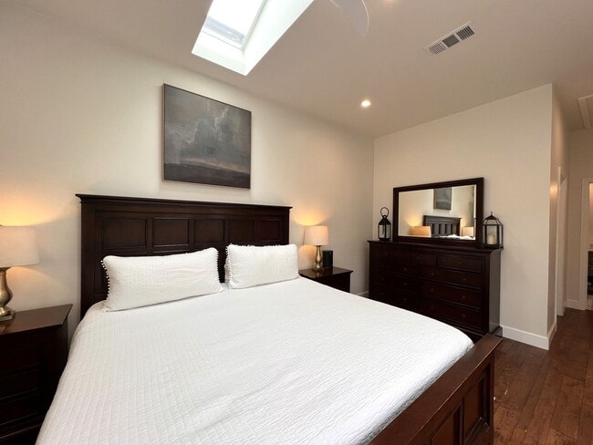 Building Photo - 3B/3B LUXURY Remodeled Home! w/ Garage! Large Fenced Backyard! Bike to the Beach!