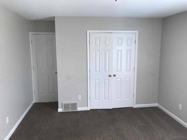 Building Photo - 4210 Meadow Valley Dr E