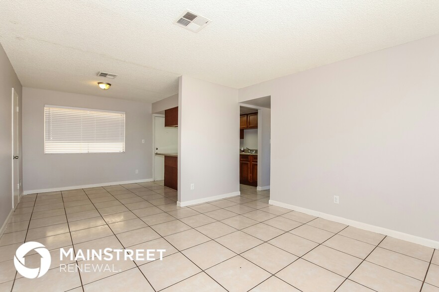 Building Photo - 8435 W Heatherbrae Dr