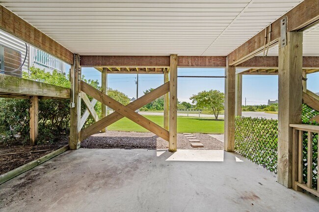 Building Photo - 3 bedroom, 2 1/2 bath unfurnished Townhouse located in Surf City-Ocean views