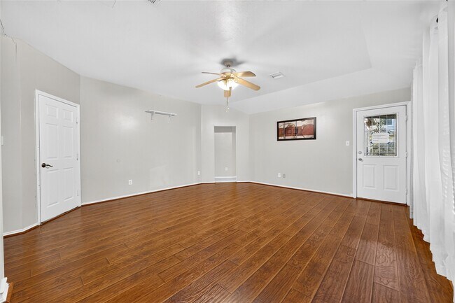 Building Photo - 12835 Wisteria Park Dr