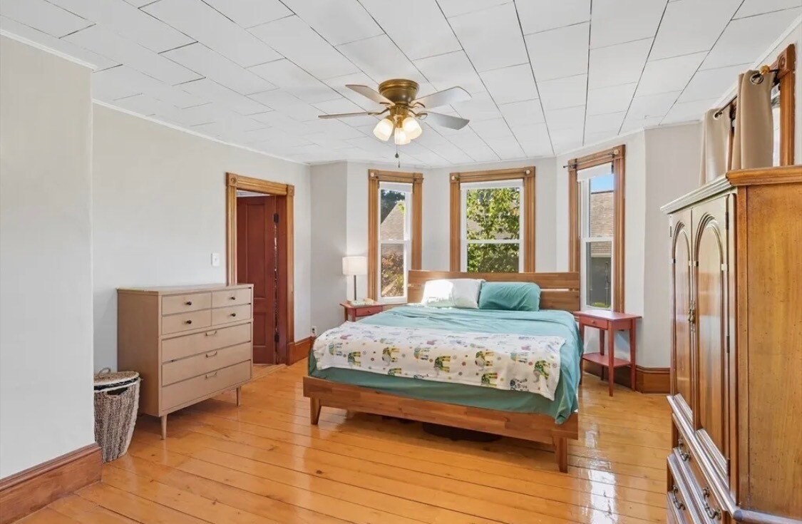 Building Photo - 62 Maple St