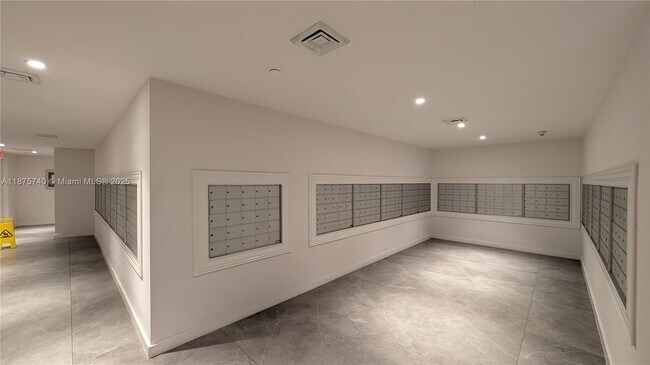 Building Photo - 350 S Miami Ave