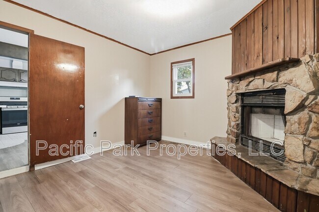 Building Photo - 3939 Esquire Pl