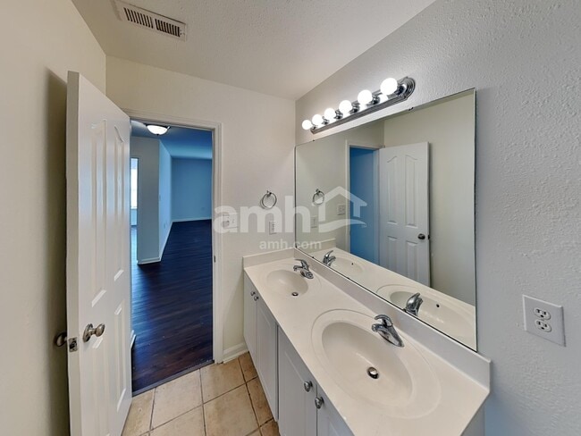 Building Photo - 14718 Watertrace Dr