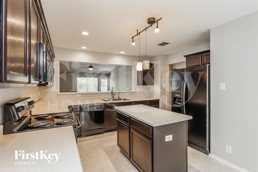 Building Photo - 5102 Roan Brook