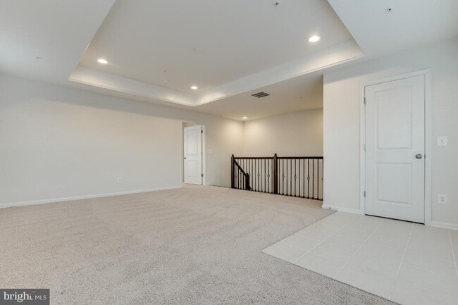 Building Photo - Stunning, light-filled end unit townhome in sought-after Brambleton community.