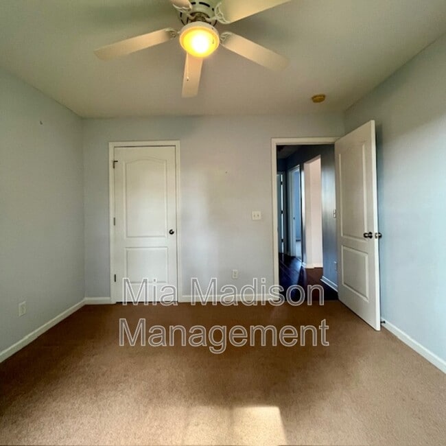 Building Photo - 275 Abigail Cir