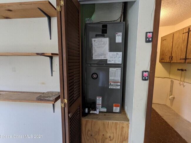 Building Photo - 4205 Grovewood Ln