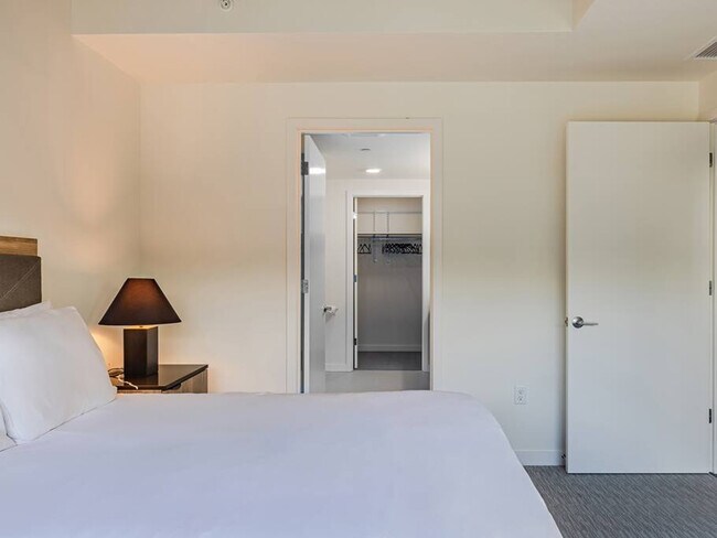 Building Photo - 1550 NW Naito Pkwy