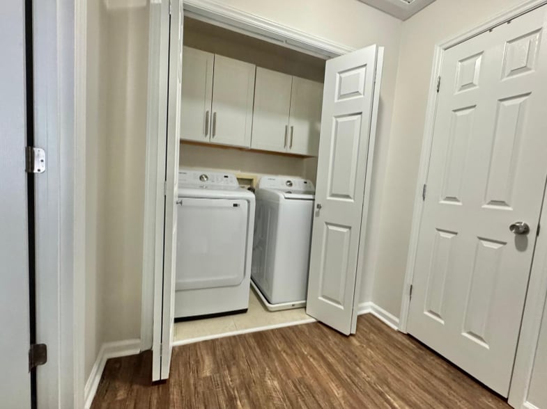 Building Photo - 9507 Guernsey Ct