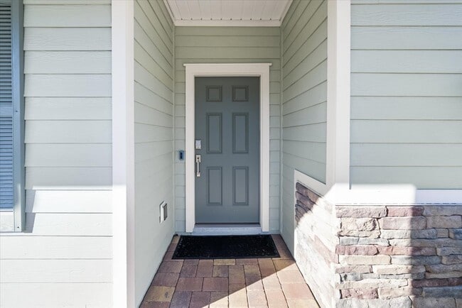 Building Photo - 100 Lake Sinclair St