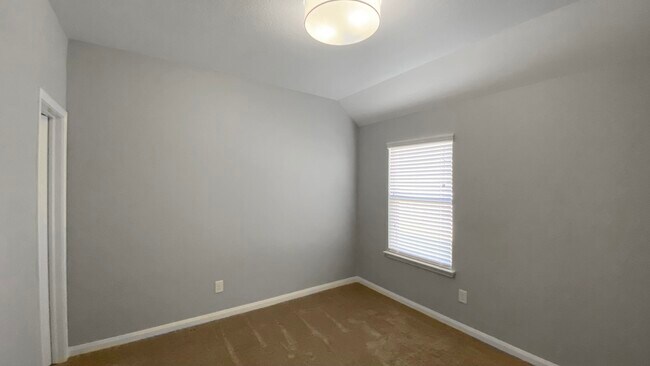 Building Photo - 10 Pinestead Ct