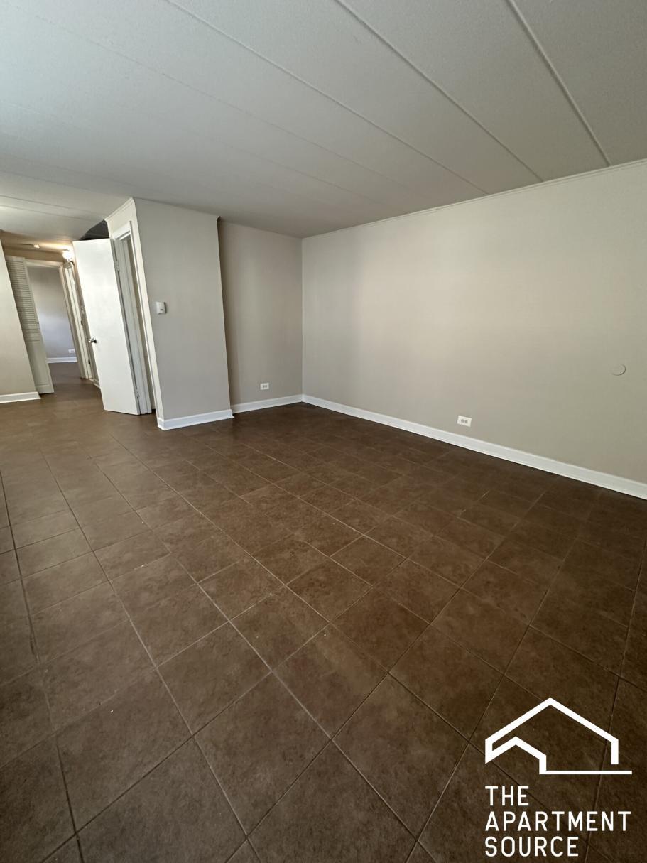Building Photo - 9610 Ivanhoe Ave